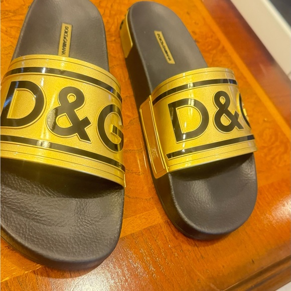 Dolce & Gabbana Unisex Slip on Sandals, New black and gold color size 9 US/42EU. - Picture 5 of 7